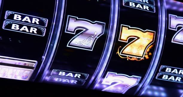 Wolf Gold bonus round with free spins counter and multiplier display